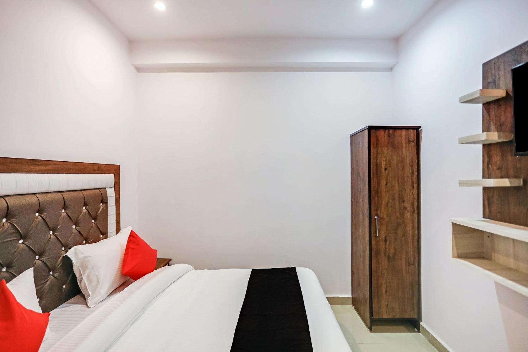 Hotel O Golden Stone Ghaziabad Eksteriør billede