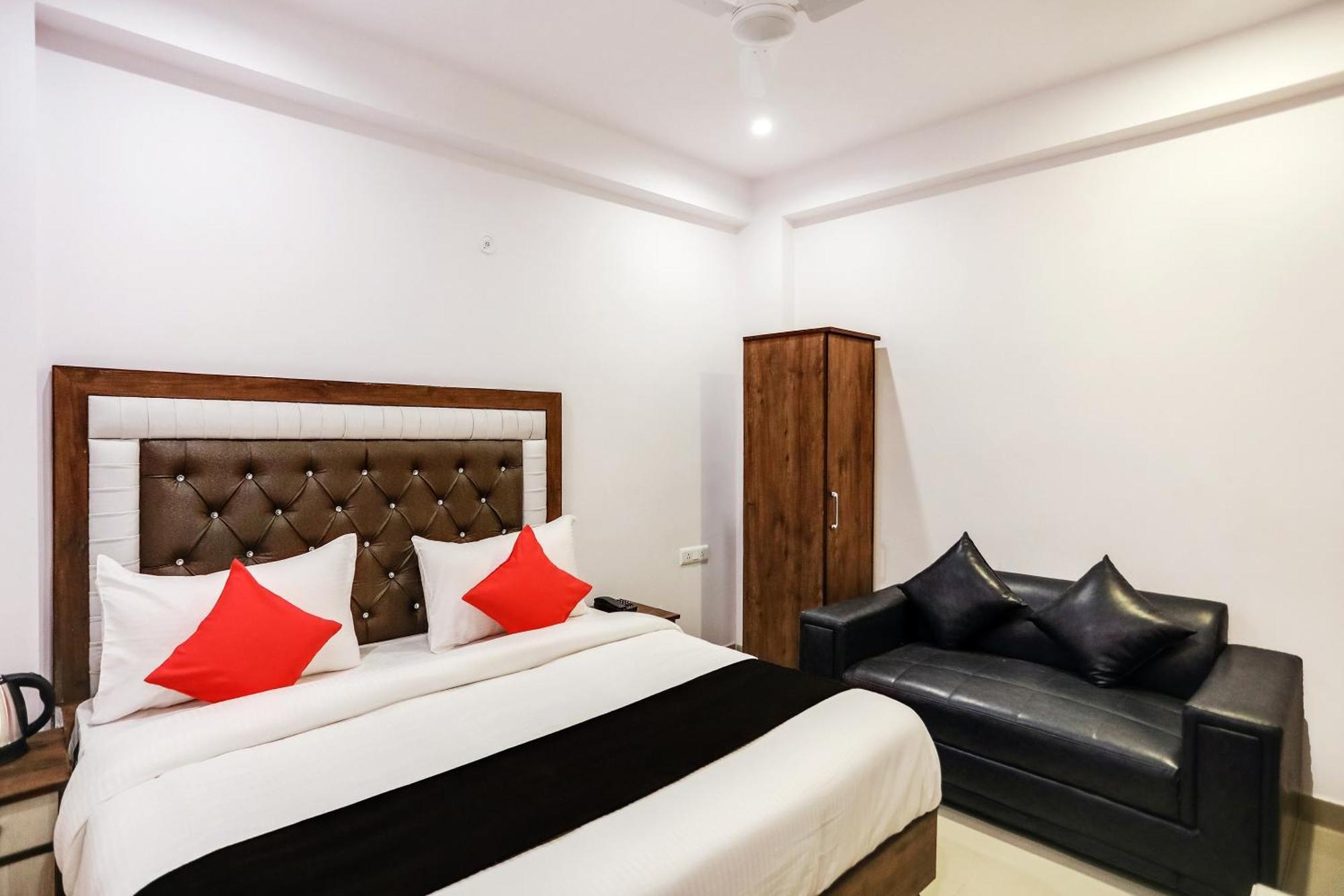 Hotel O Golden Stone Ghaziabad Eksteriør billede