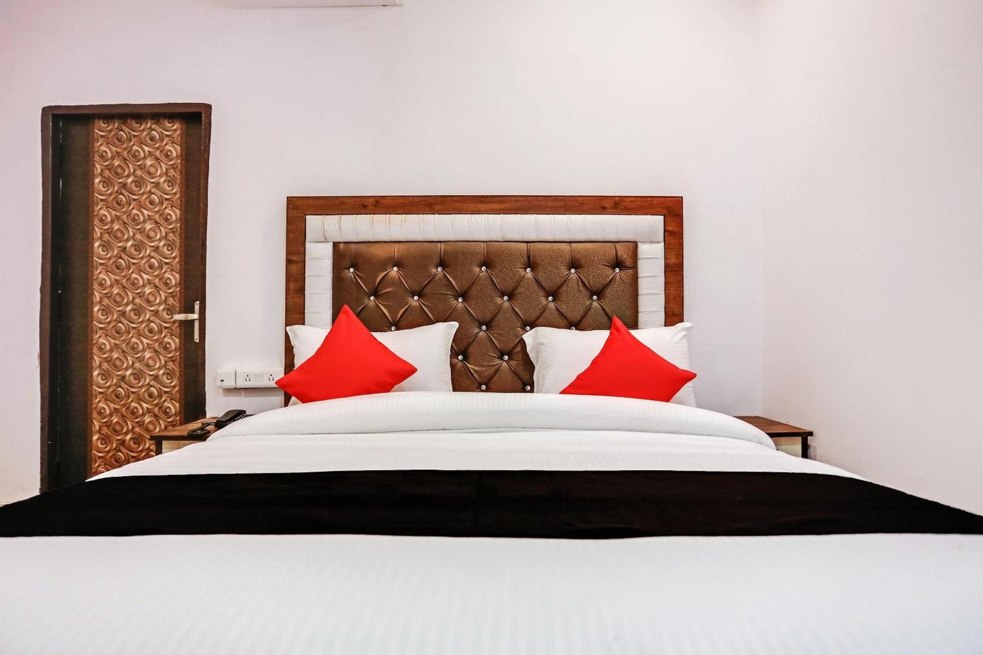 Hotel O Golden Stone Ghaziabad Eksteriør billede