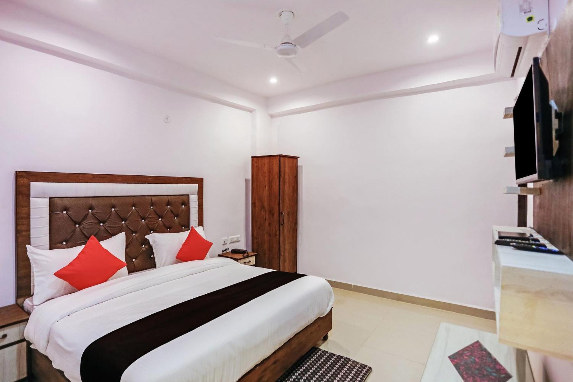 Hotel O Golden Stone Ghaziabad Eksteriør billede