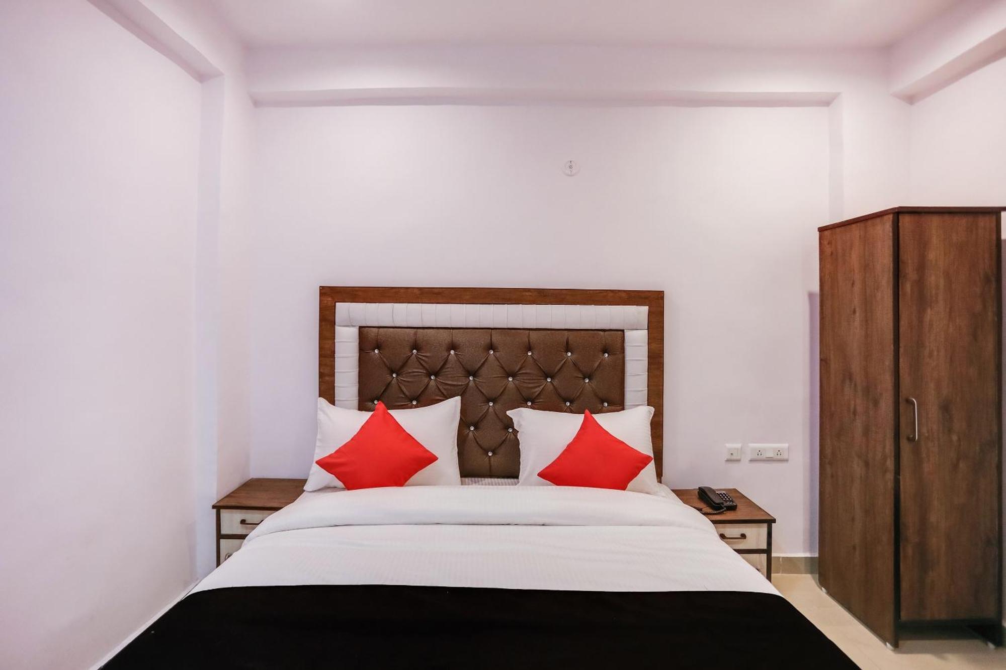 Hotel O Golden Stone Ghaziabad Eksteriør billede