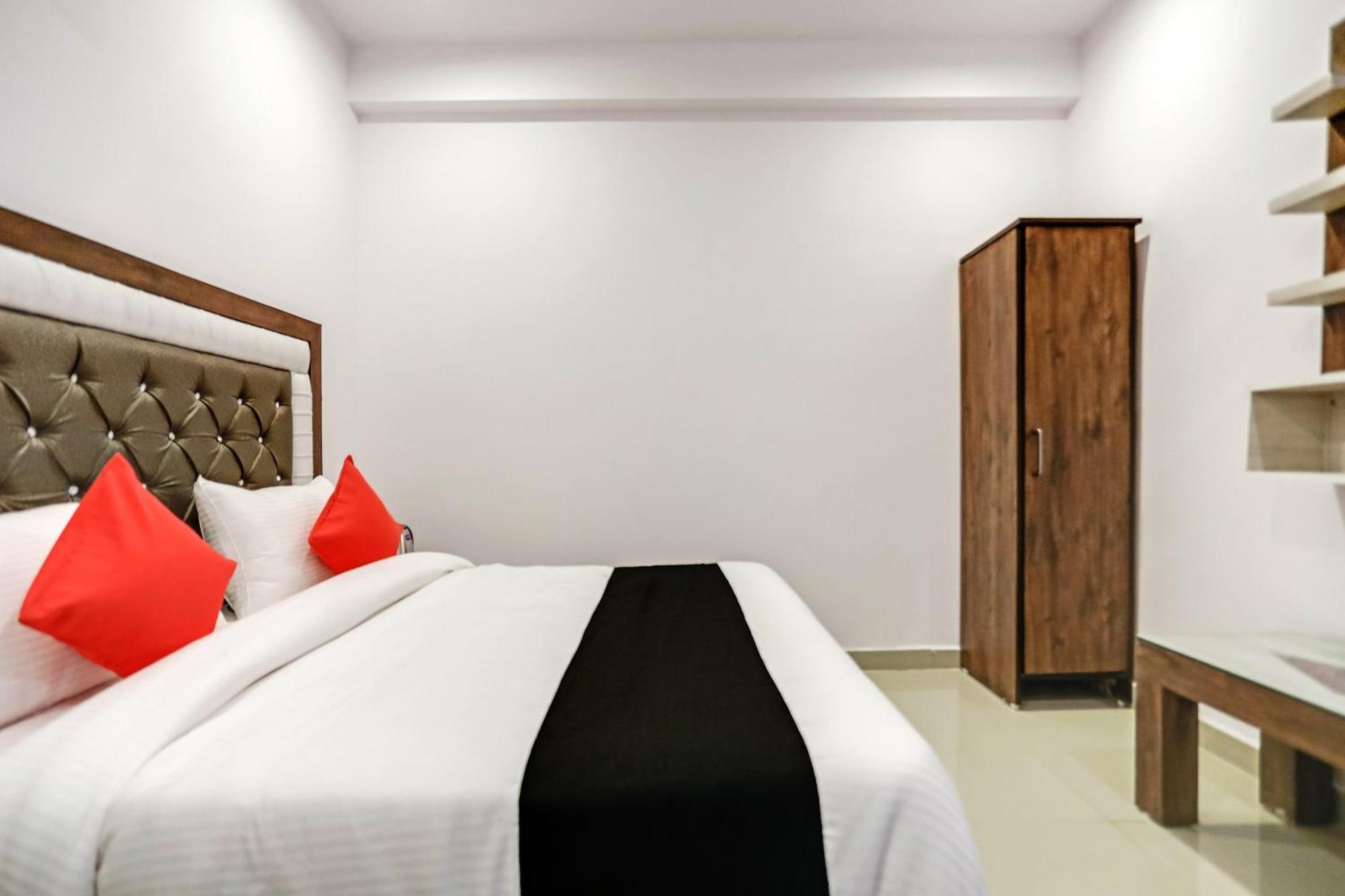 Hotel O Golden Stone Ghaziabad Eksteriør billede