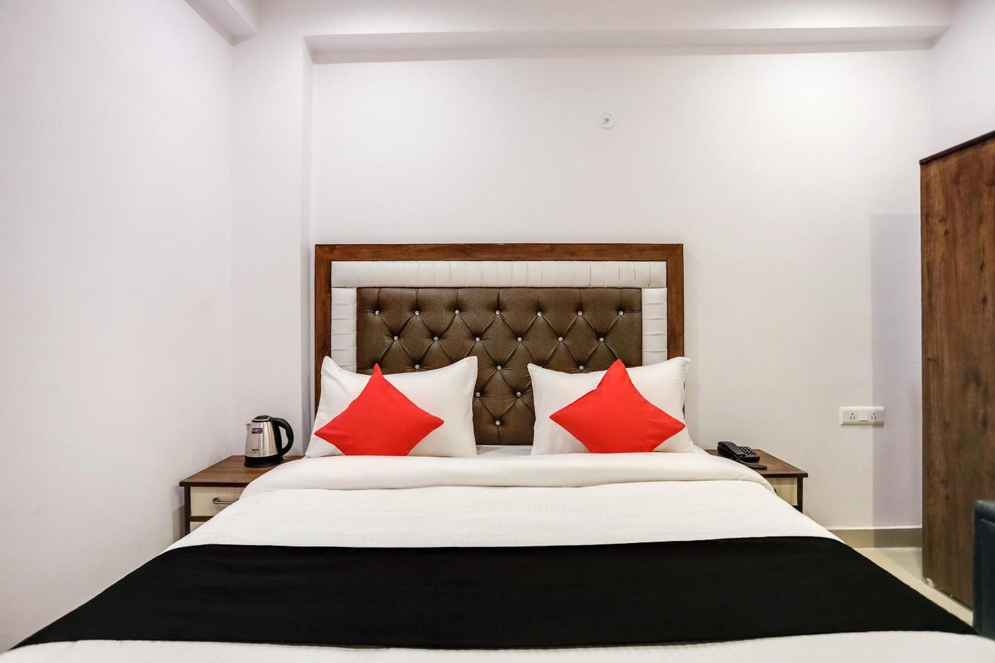 Hotel O Golden Stone Ghaziabad Eksteriør billede