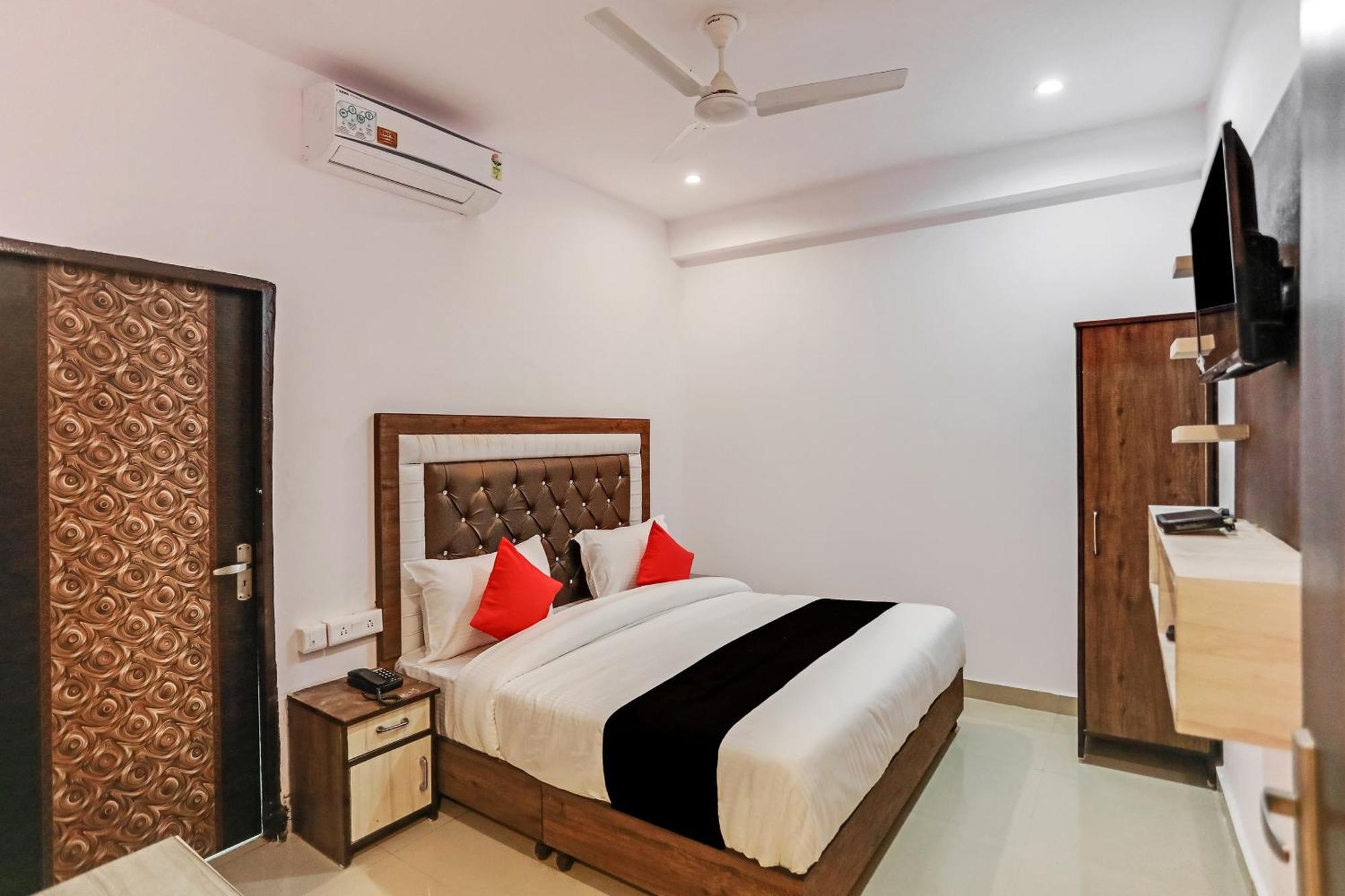 Hotel O Golden Stone Ghaziabad Eksteriør billede
