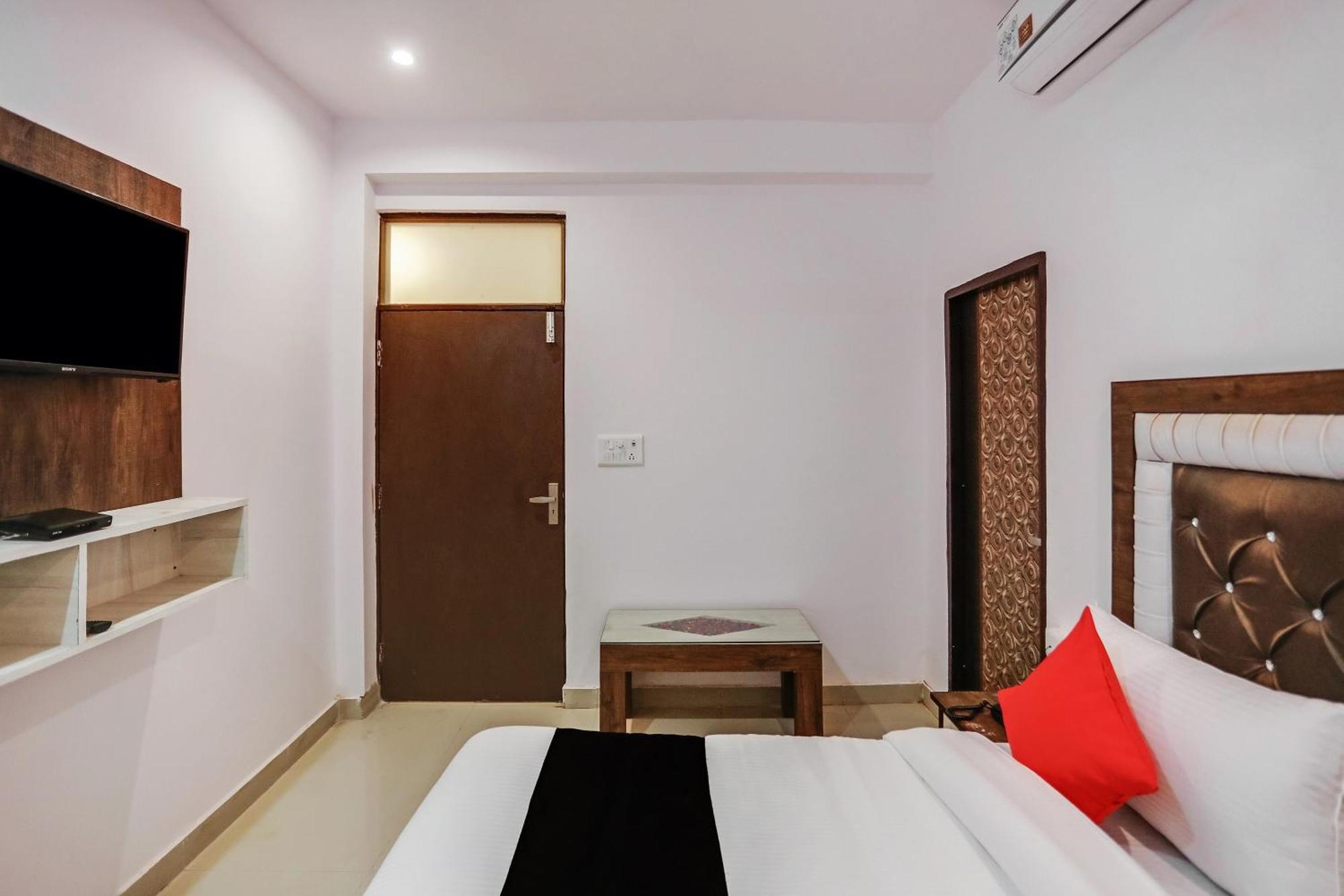 Hotel O Golden Stone Ghaziabad Eksteriør billede