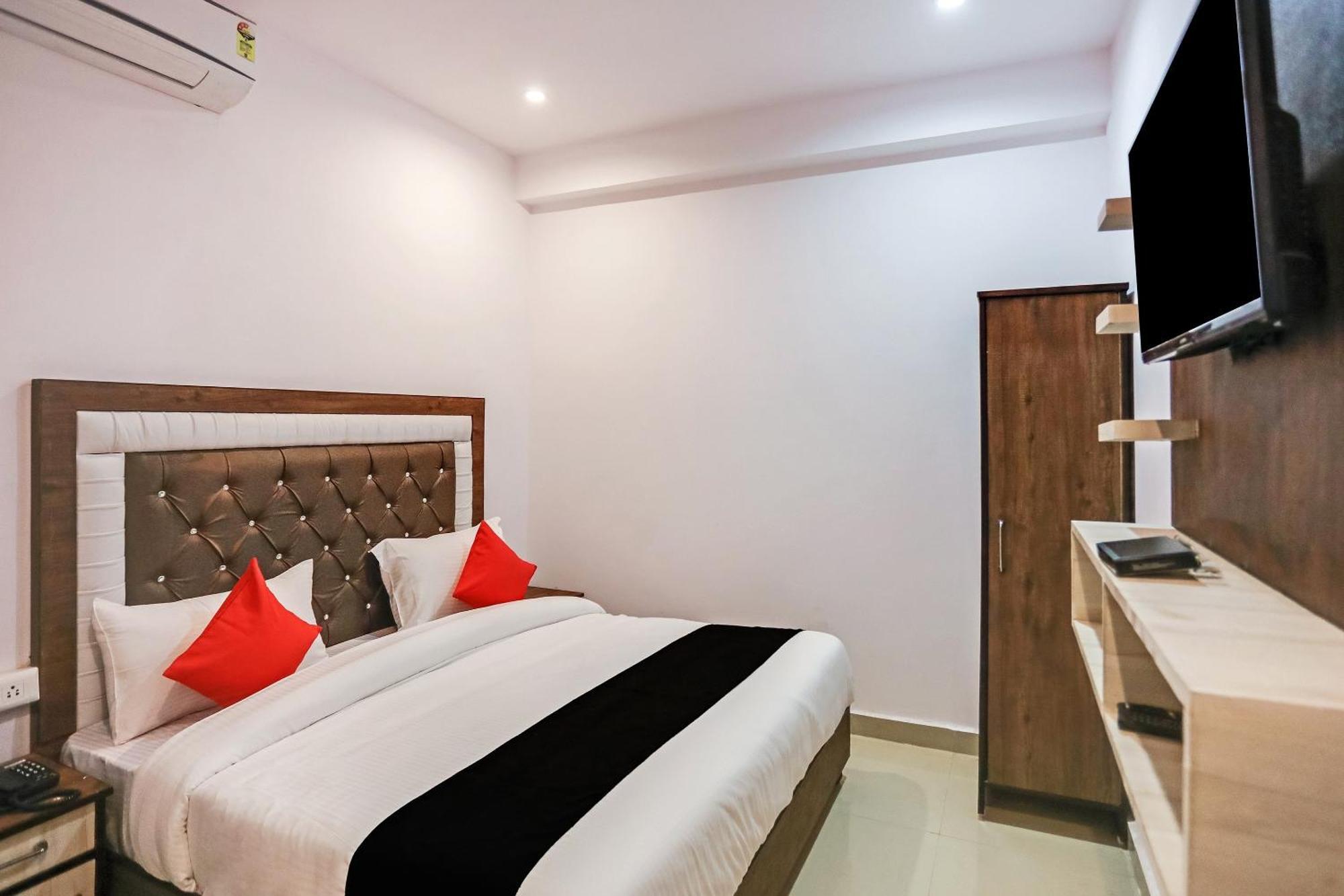 Hotel O Golden Stone Ghaziabad Eksteriør billede