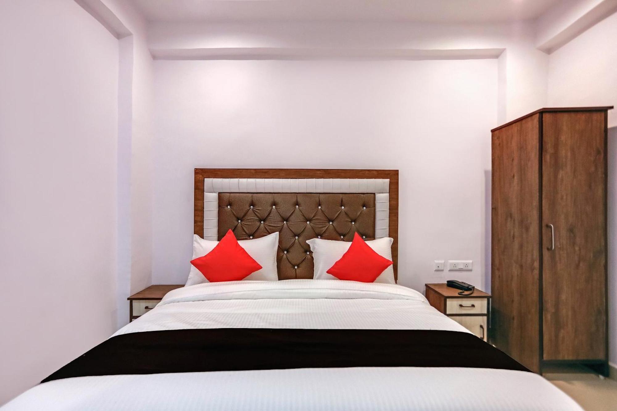 Hotel O Golden Stone Ghaziabad Eksteriør billede