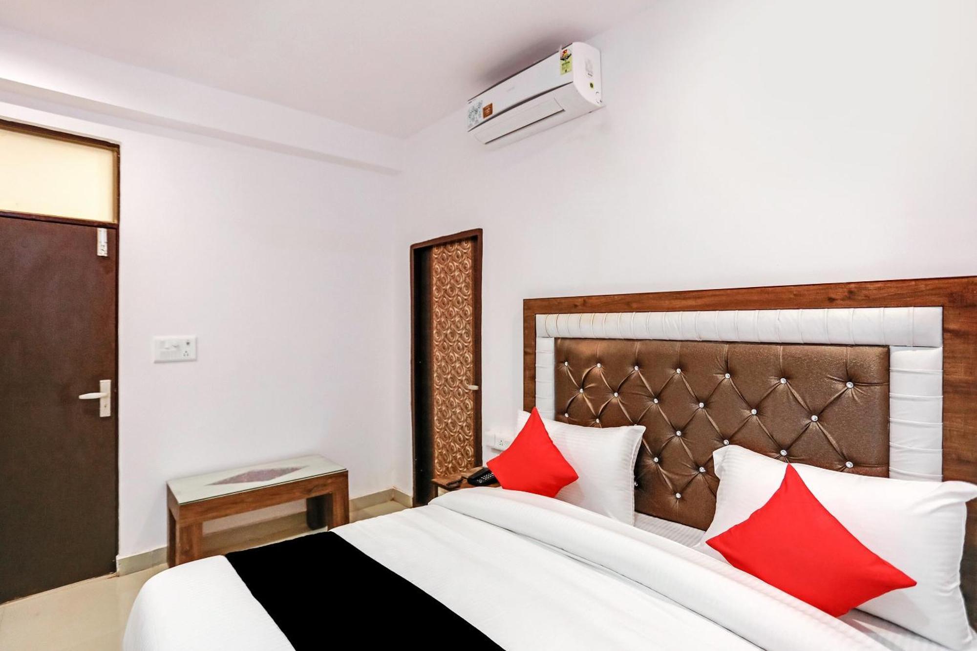 Hotel O Golden Stone Ghaziabad Eksteriør billede