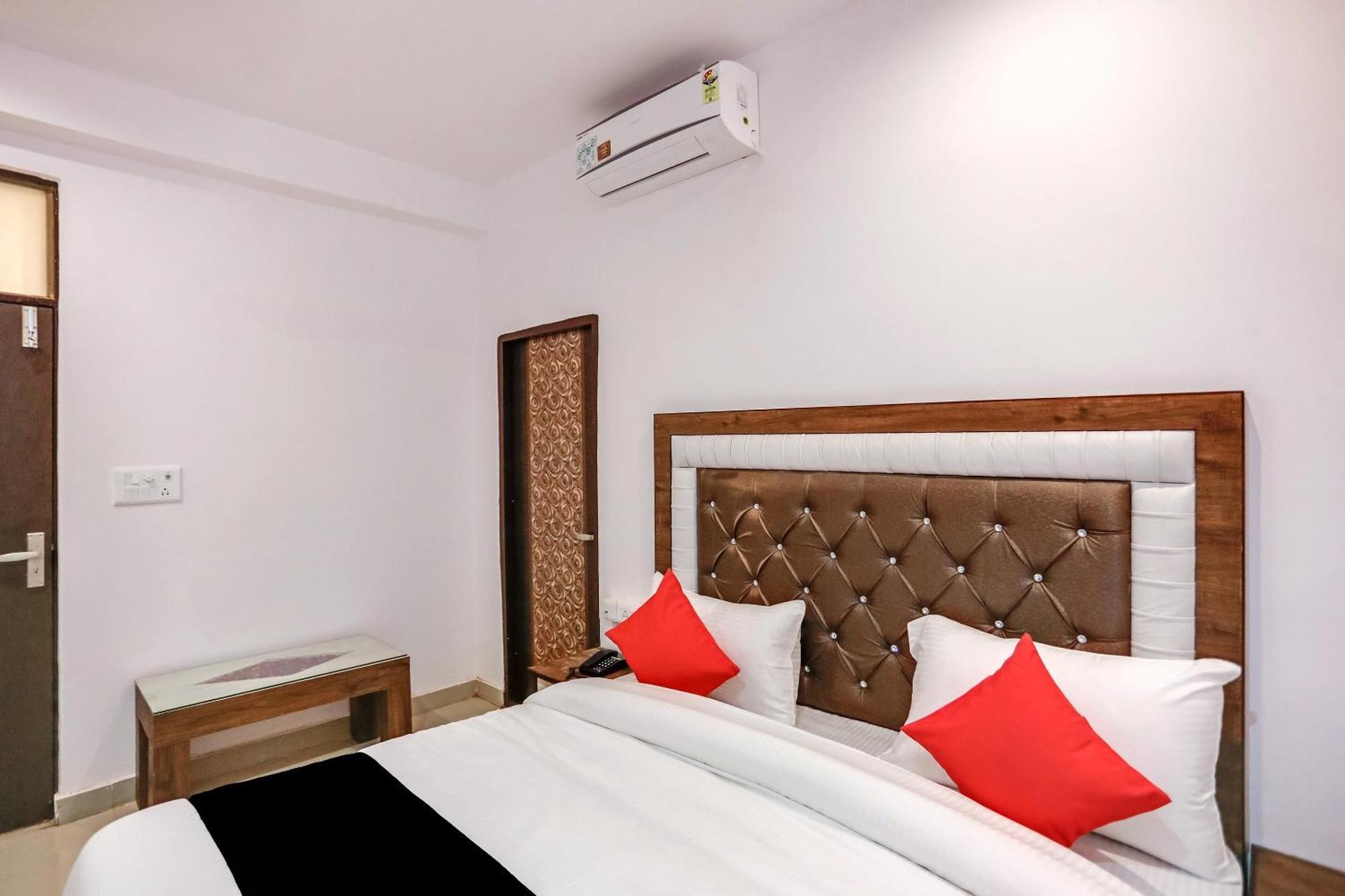 Hotel O Golden Stone Ghaziabad Eksteriør billede