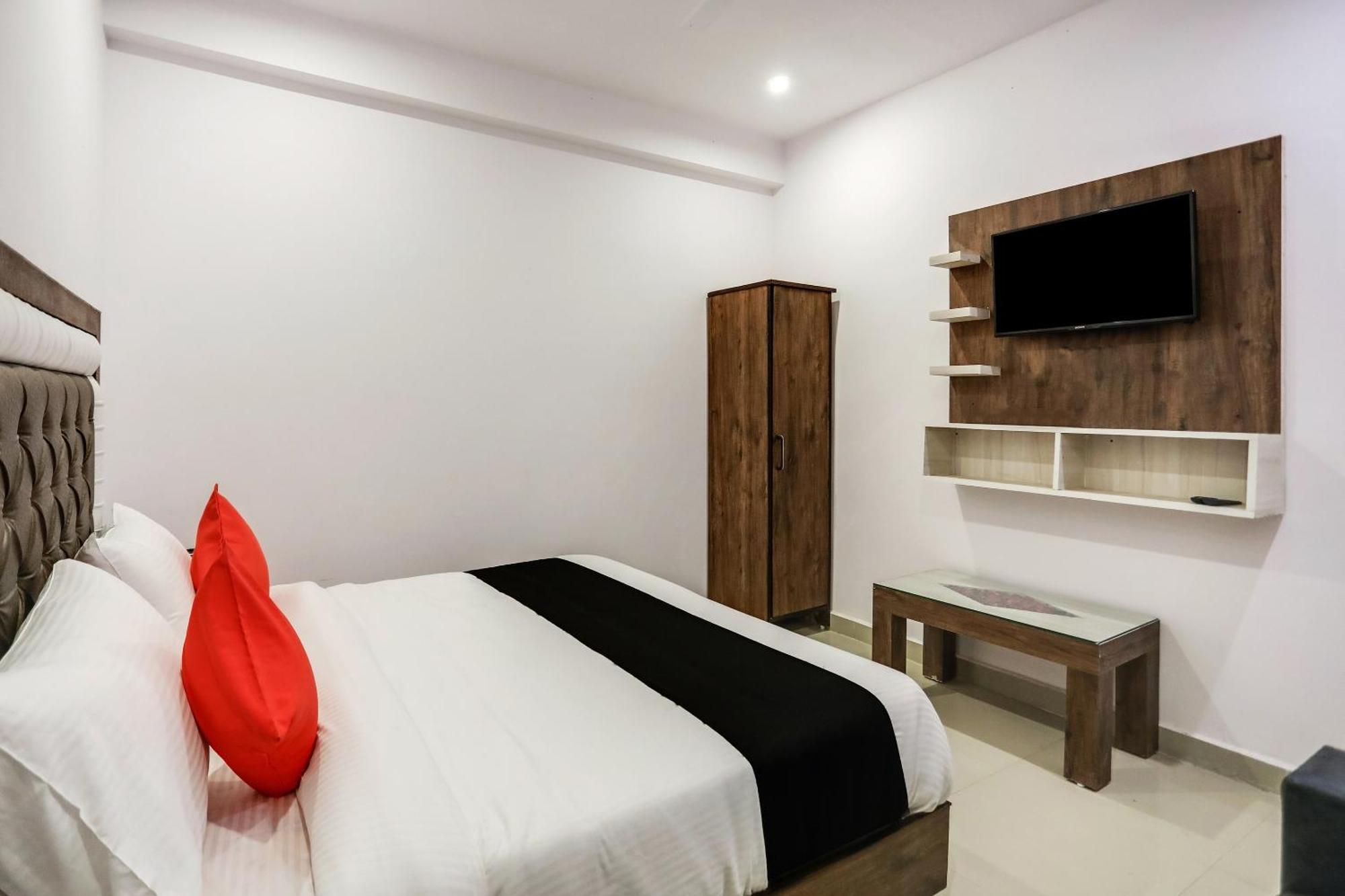 Hotel O Golden Stone Ghaziabad Eksteriør billede